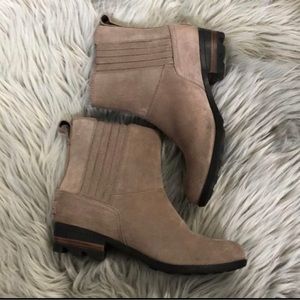 Sorel Lolla Chelsea booties